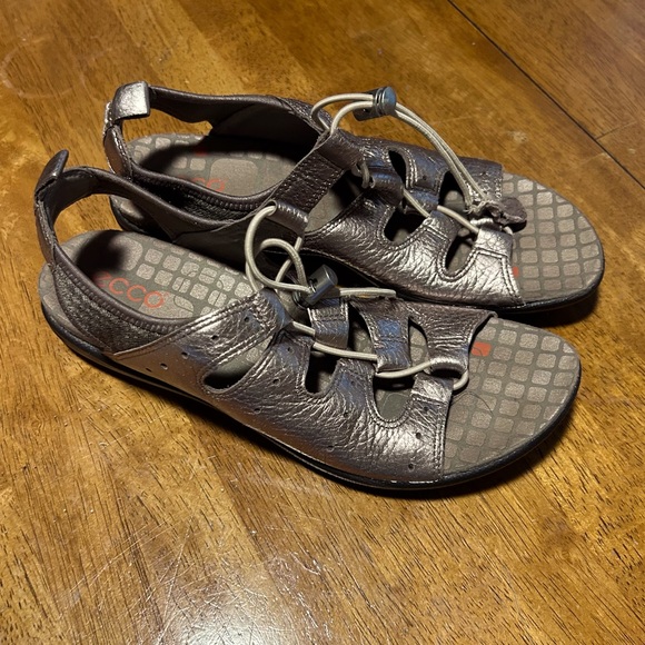ECCO Bluma Toggle Pewter Metallic Comfort Walking Sandals | Size US 8 / EU 39 - Picture 7 of 12